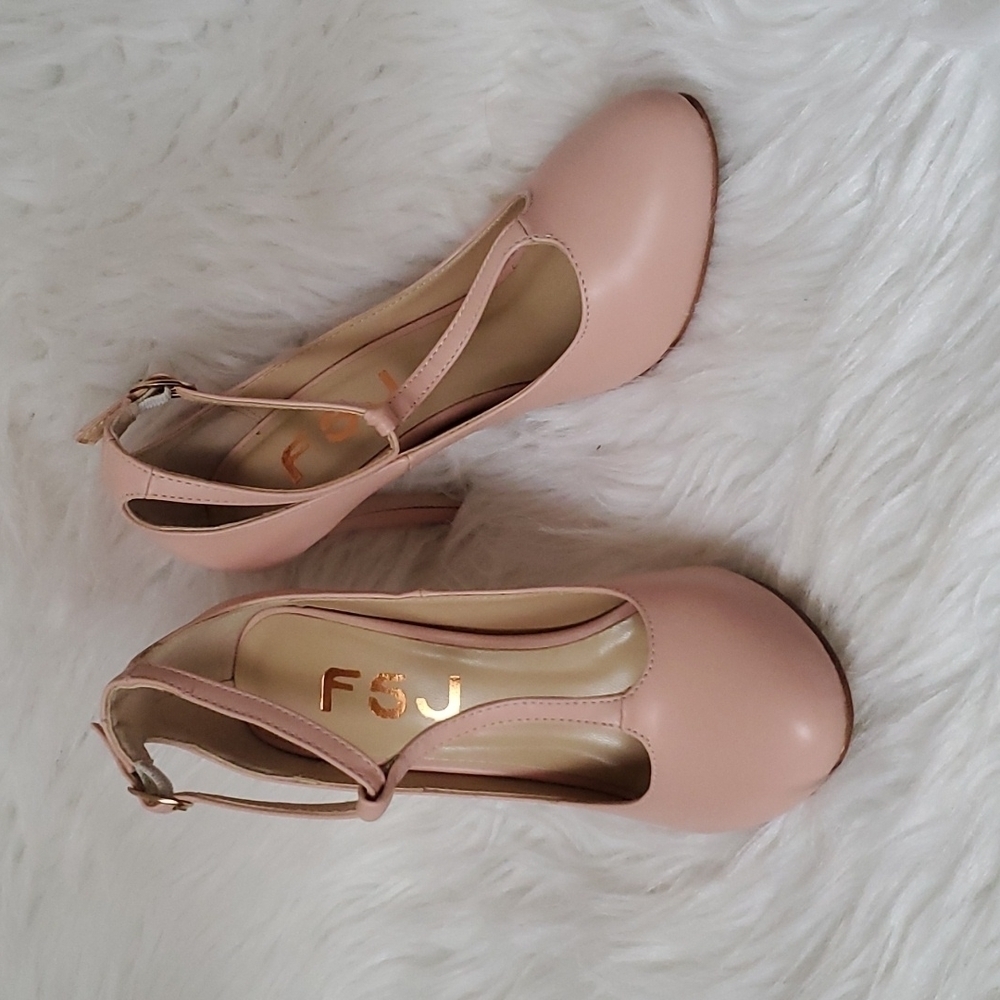 *RARE SIZE 4.5* FSJ Baby Pink T-Strap Heels